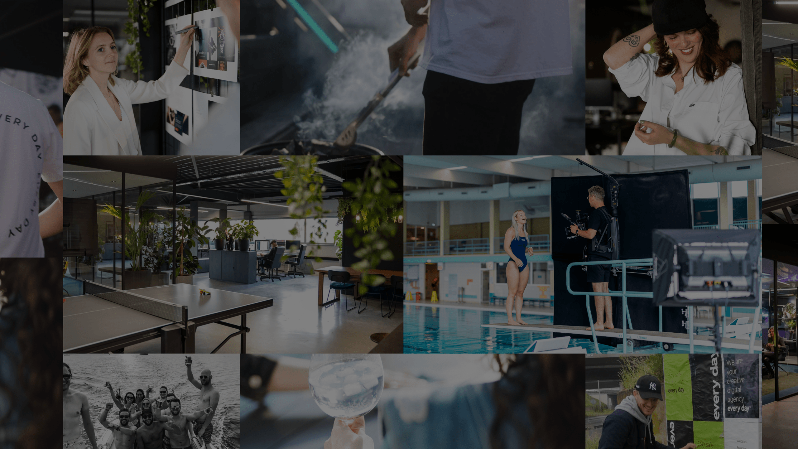 Relaxte sfeer: binnen samenkomen, zwembadplezier en buiten BBQ'en in een ontspannen sociale setting.