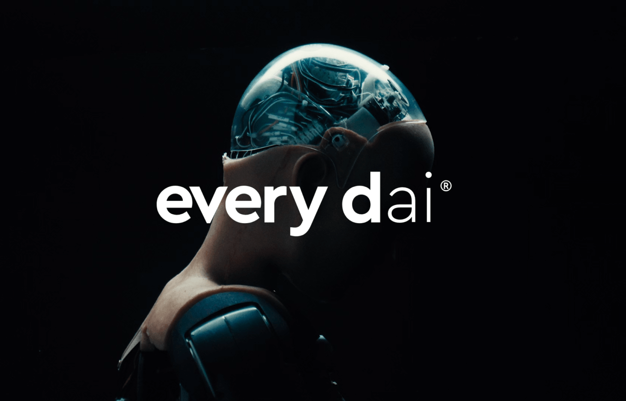 Een zijaanzicht van een heldere humanoïde robot met "every dai" over het beeld geschreven.