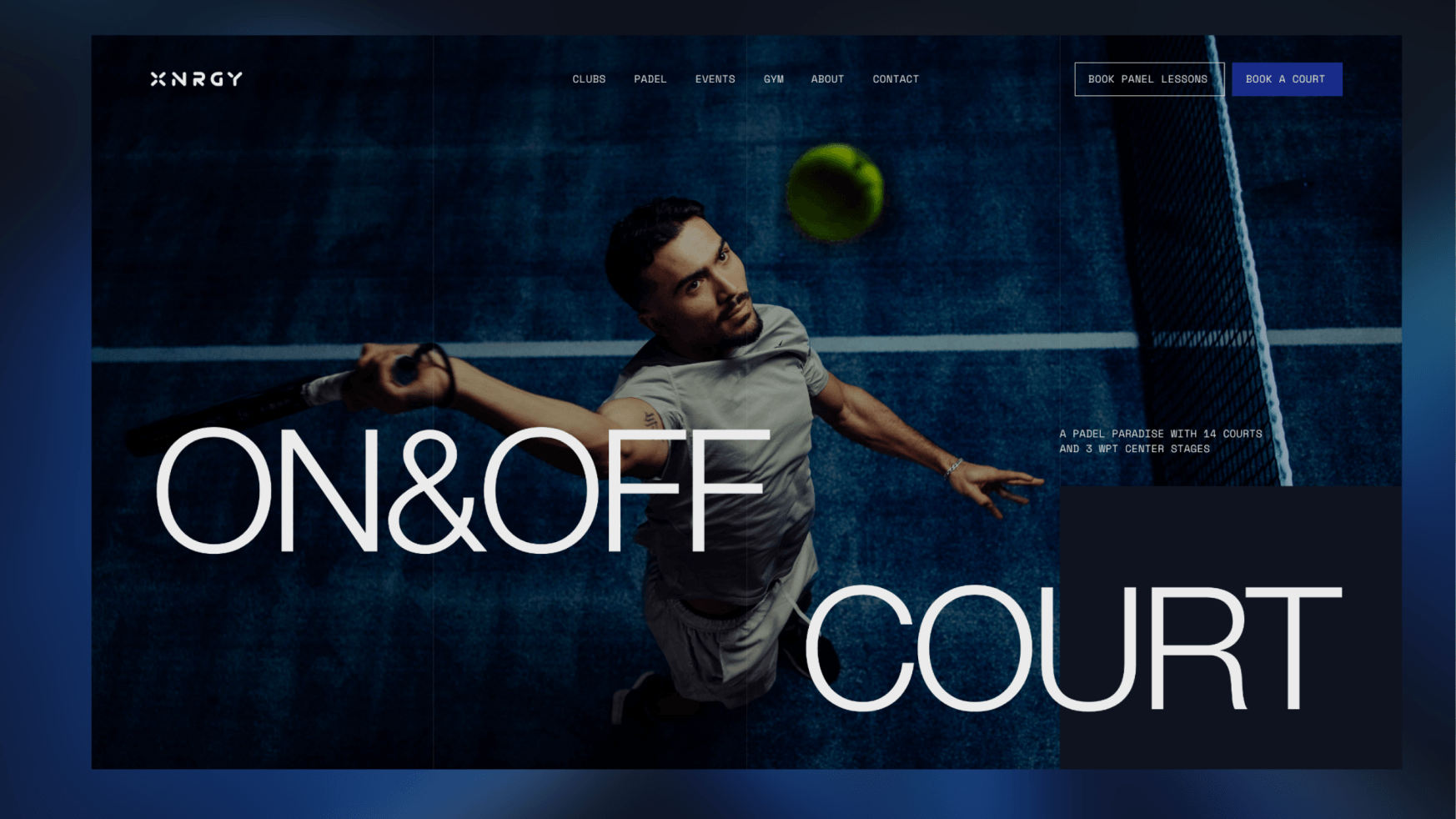 Een man speelt tennis op een blauwe baan onder de opvallende tekst ‘ON & OFF COURT’, waarmee de nadruk wordt gelegd op de energie en prestaties van XNRGY.