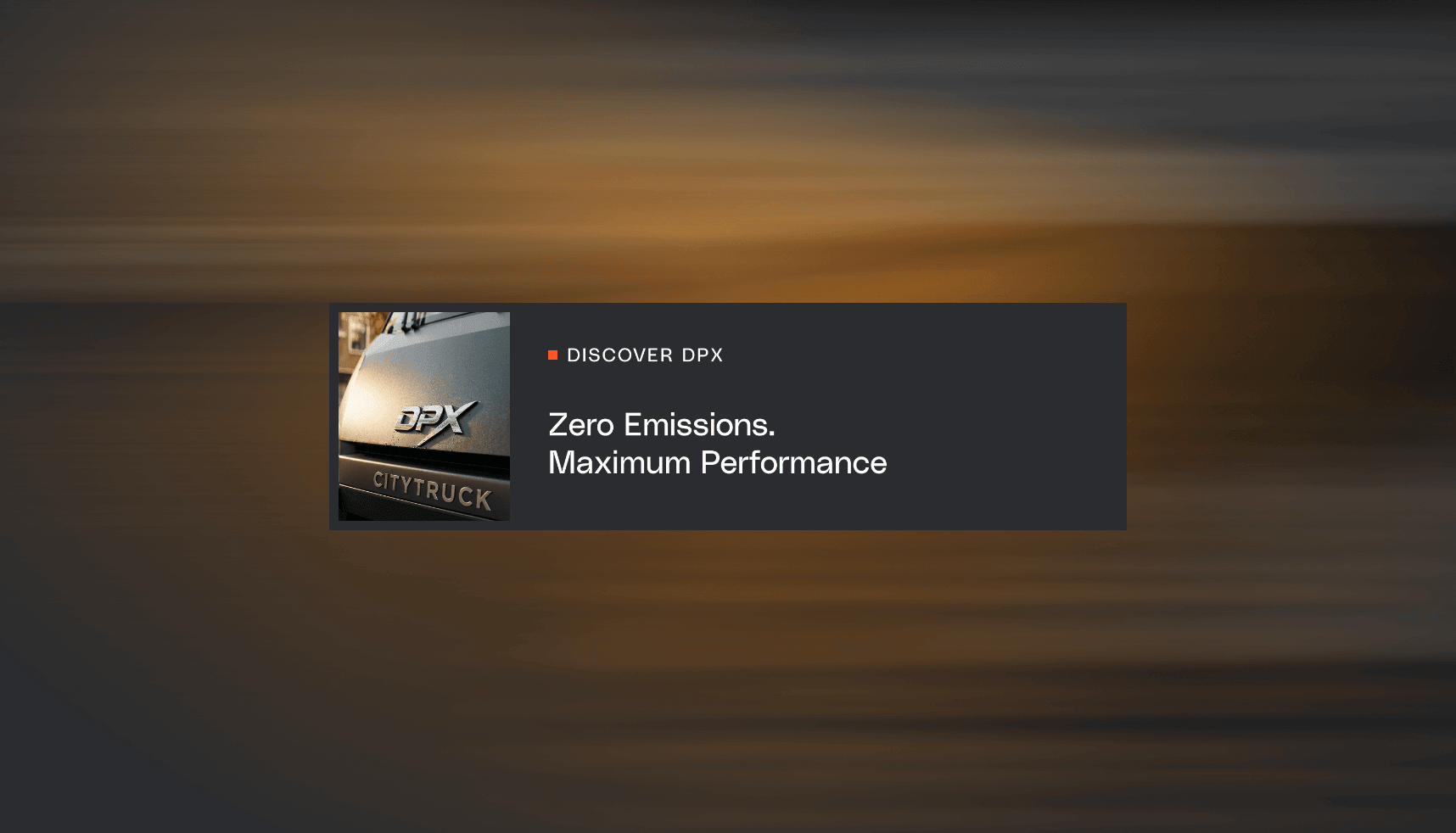 Close-up van het DPX CITYTRUCK-logo, met de tekst: Zero Emissions. Maximum Performance. Geïnspireerd door XNRGY Padel.