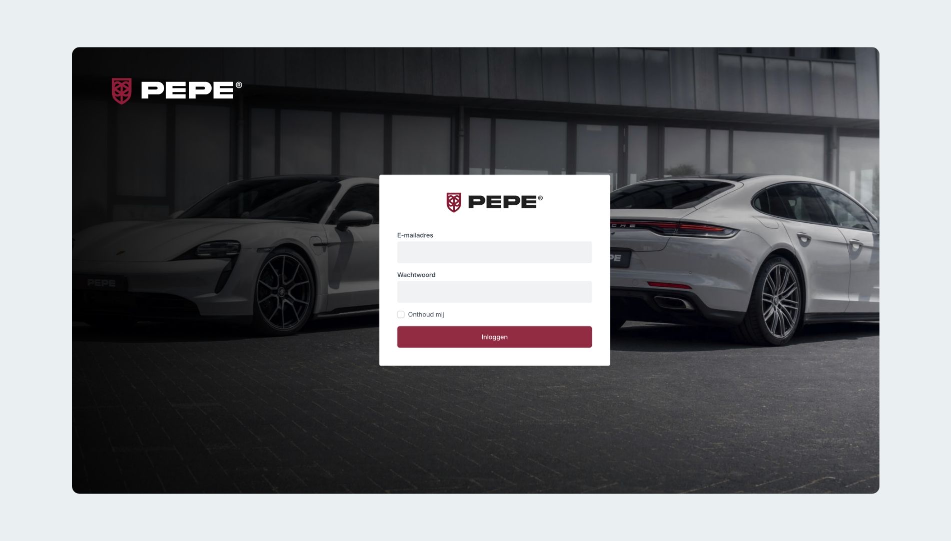 PEPE-inlogscherm met twee witte auto's buiten een modern gebouw in Koppert Cress-stijl.