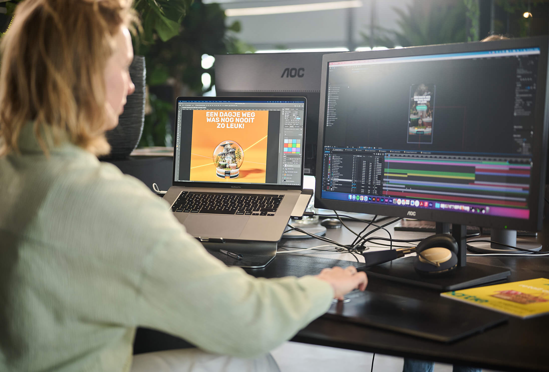 Er wordt hard gewerkt aan twee schermen en er worden baanbrekende ontwerpen voor Playdome gemaakt met creativiteit en innovatie.