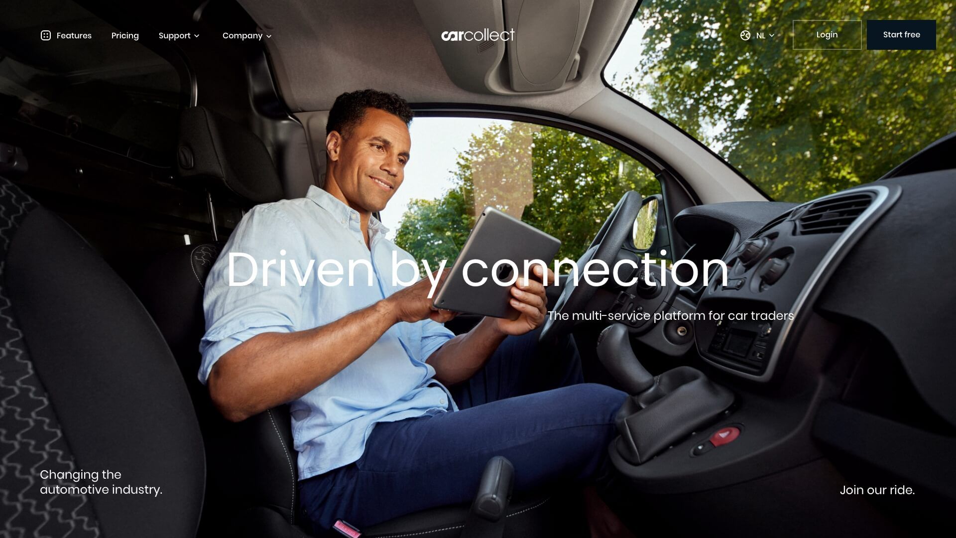 Man in busje op tablet; tekst: CarCollect - Een revolutie in de autowereld door middel van verbinding.