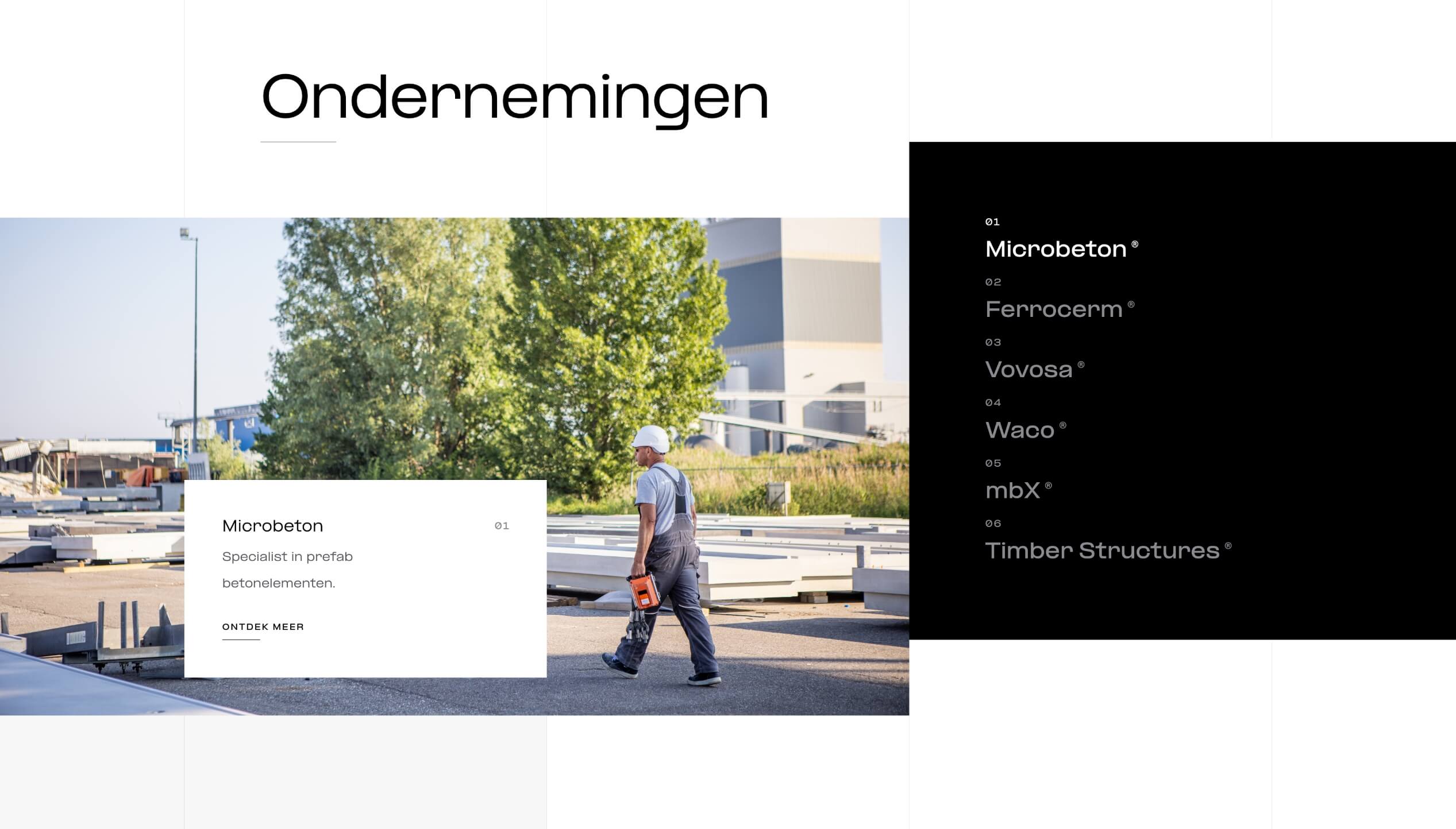 Een arbeider loopt buiten een met bomen omzoomd gebouw en wijst naar bedrijven en betonbedrijven.