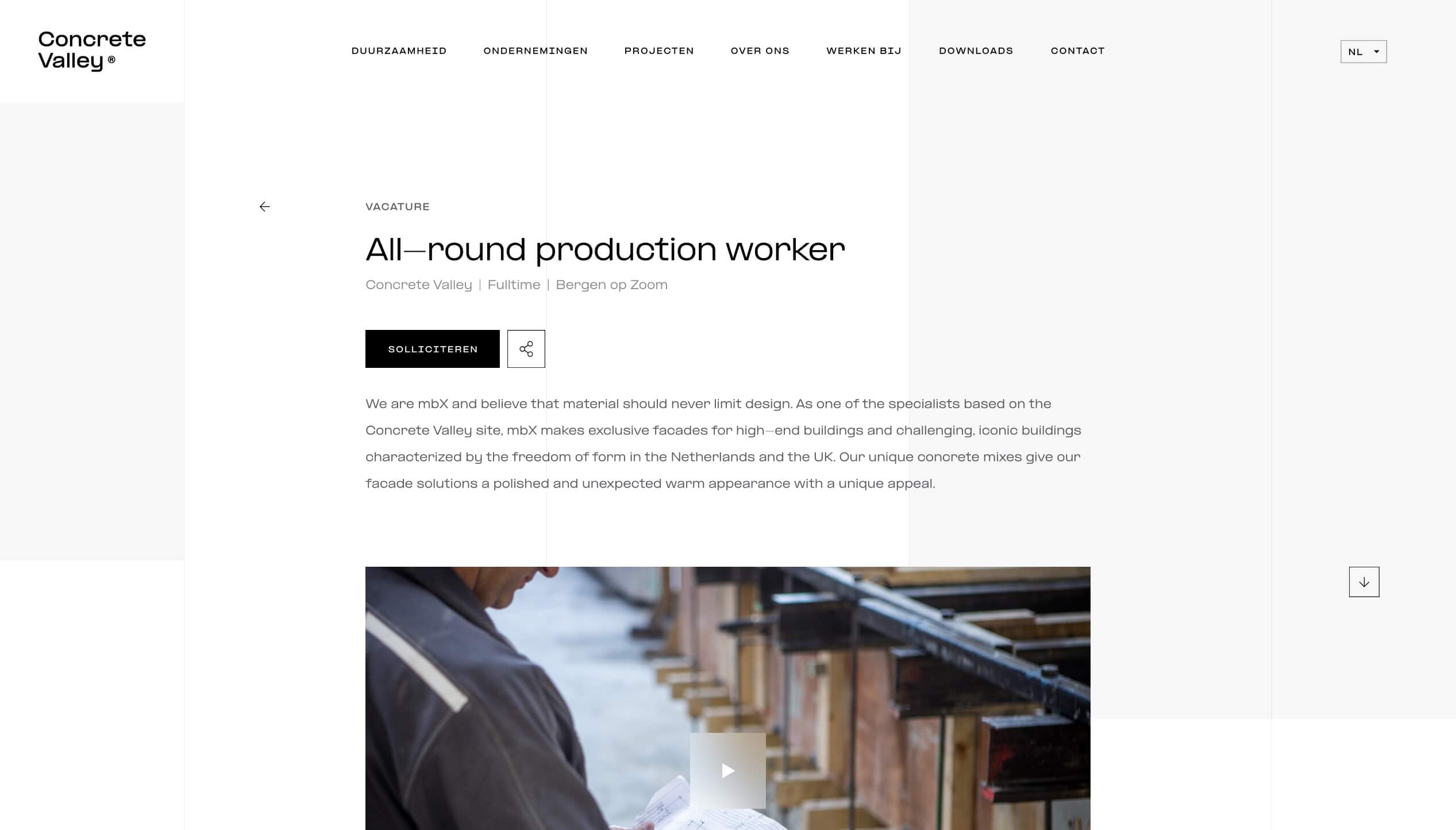 Kom werken als veelzijdige productiemedewerker bij Concrete Valley: knutsel met houten frames en gereedschap.