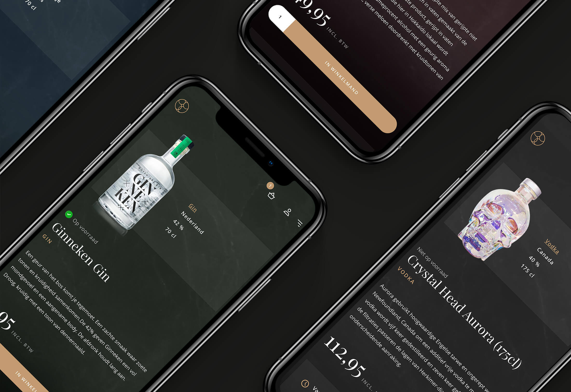 Smartphones tonen productpagina's van gin in een app met een donker thema.