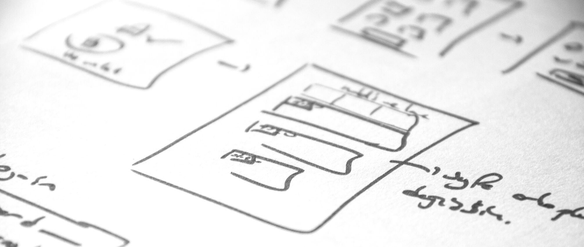 Handgetekend zwart-wit stroomdiagram met rechthoeken en pijlen dat een planningsproces op papier weergeeft.